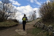 13 Alla Forcella del Monte di Nese (870 m), incrocio di sentieri